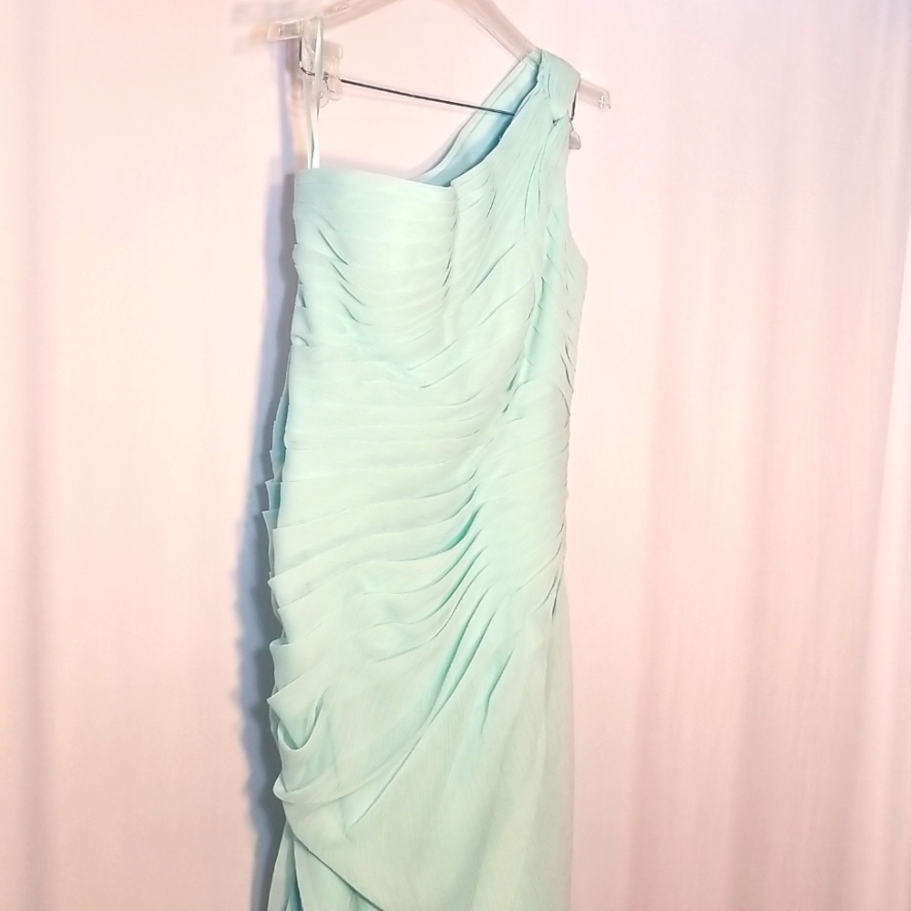 One shoulder gown